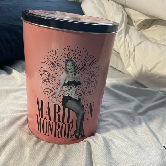 Vintage Marilyn Monroe Tin - Picture 8 of 8